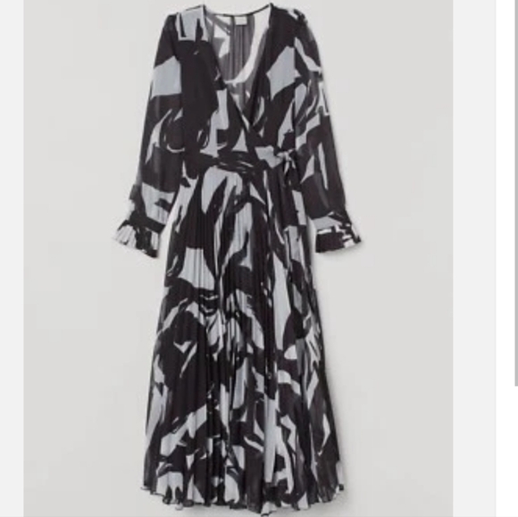 H&M Black and White Wrap Dress - Picture 2 of 16